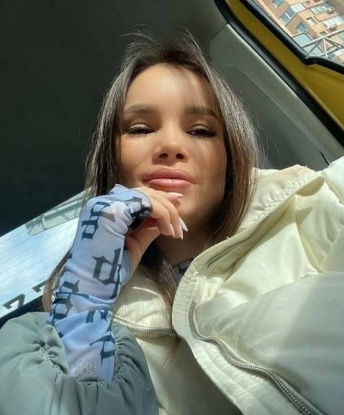 Живу в Москве и готова окутать тебя своей нежностью и страстью. Мои услуги просто непревзойденны - я создам для тебя атмосферу, полную удовольствия и наслаждения. Разнообразие моих возможностей поражает - от эротического массажа до экстаза в постели, я готова исполнить все твои самые потаенные фантазии. Не веришь? Просто посмотри на мои фото📸 и прочитай отзывы. Я обещаю, что с тобой будут только приятные моменты, исполненные виртуозных ласк и соблазнительных переживаний.🔥😘 Жанна